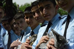 Bursa'da askeri lise &ouml;ğrencilerine hayvanlı sınav motivasyonu