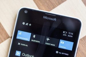 Microsoft akıllı telefon sekt&ouml;r&uuml;ne yenildi