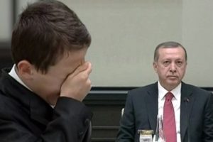 Şehit oğlu g&ouml;zyaşlarını tutamadı