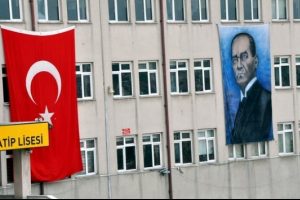 Bartın'da Atat&uuml;rk posteri tepkisi