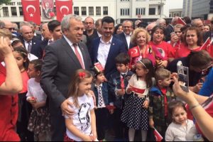 Bursalılar 23 Nisan'a sahip &ccedil;ıktı