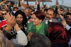 Meral Akşener, Bursa'da coşkuyla karşılandı