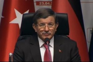 Davutoğlu: 'Bizim eleştirdiğimiz gibi Merkel de...'
