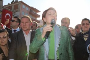 Meral Akşener Bursa'da vatandaşlarla bir araya geldi