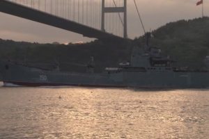 Rus gemisi İstanbul Boğazı'ndan ge&ccedil;ti