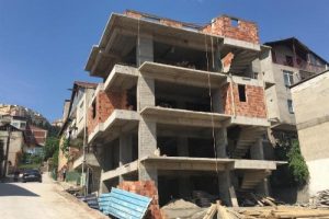 4'&uuml;nc&uuml; kattan d&uuml;şen inşaat iş&ccedil;isi yaralandı