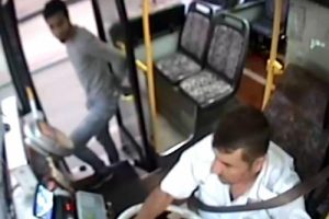 'Eski muavinim' diyerek dolandırdı
