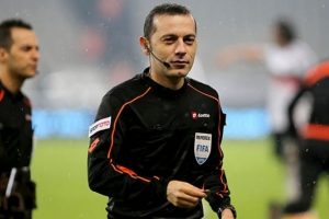 Şampiyonlar Ligi'ndeki dev ma&ccedil; C&uuml;neyt &Ccedil;akır'ın