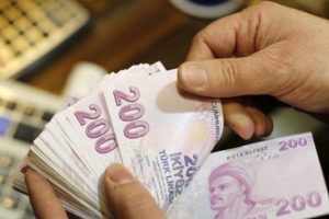 Zimmetine ge&ccedil;irdiği para ile bahis oyunları oynamış