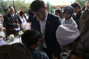 Davutoğlu &Ccedil;ankaya K&ouml;şk&uuml;'nde &ccedil;ocuklarla bir araya geldi