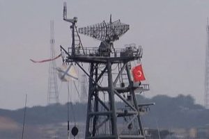 Bu kez T&uuml;rk Bayrağı dalgalandırdı