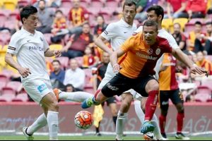 T&uuml;rk Telekom Arena'da tartışmalı gol!