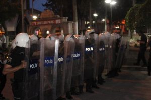 Kilis'teki y&uuml;r&uuml;y&uuml;şe polis m&uuml;dahalesi