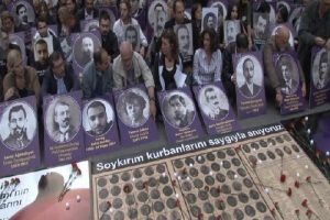 1915 olaylarında &ouml;len Ermeniler i&ccedil;in T&uuml;nel Meydanı'nda oturma eylemi...