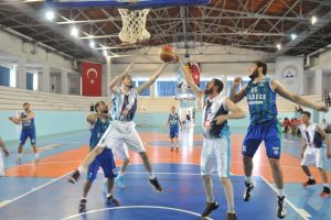 Nil&uuml;fer Belediyespor Kayseri'den avantajla d&ouml;nd&uuml;