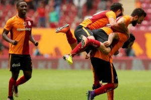 Galatasaray'da tam 6 futbolcunun sahaya iğneyle &ccedil;ıktığı ortaya &ccedil;ıktı
