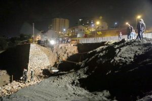 Toprak kaymasının yaşandığı yolda ihmal kazası: 5 yaralı