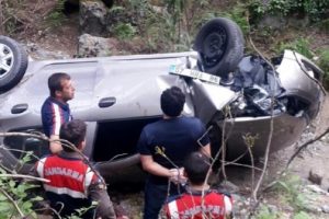 Hollandalılar otomobille u&ccedil;uruma yuvarlandı: 1 &ouml;l&uuml;, 3 yaralı