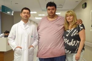 240 kiloluk Bulgar işaadamı, İzmir'de midesini k&uuml;&ccedil;&uuml;ltt&uuml;rd&uuml;