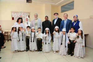 Yusuf İslam ve Sefure Davutoğlu Gaziantep'teki Suriyelileri ziyaret etti