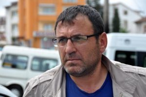Hakeme saldıran gen&ccedil; taraftarın dayısı yeğenini savundu