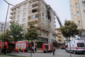 6 katlı apartmanda patlama: 1 kişi &ouml;ld&uuml;, 8 kişi yaralandı