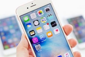 Apple o &uuml;lkedeki iPhone fiyatlarını indirdi
