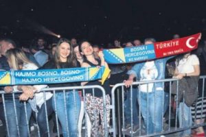 Boşnak mega stara İstanbul'da b&uuml;y&uuml;k ilgi...