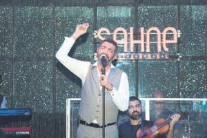 'Herkes evlendi bir ben kaldım'