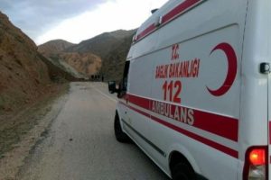 Arıza gidermeye &ccedil;alışan iş&ccedil;iler akıma kapıldı: 1 &ouml;l&uuml;, 1 yaralı