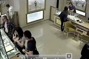 İthal hırsızlar g&uuml;venlik kamerasına yakalandı