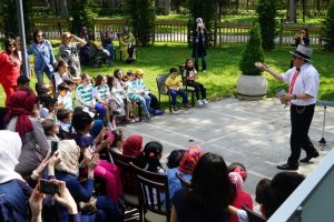 Bursa'da &ccedil;ocuk şenliğinde Suriyeli &ccedil;ocuklar unutulmadı