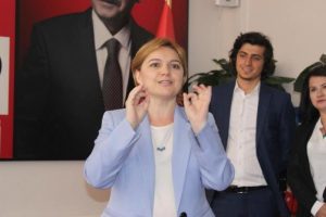 CHP'li B&ouml;ke: Rahatsız olanlar T&uuml;rkiye'nin g&uuml;ndemini değiştirdiler