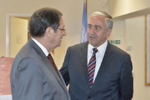 Kıbrıs'ta liderler m&uuml;zakereler &ccedil;er&ccedil;evesinde yeniden bir araya geldiler