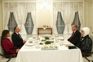 Cumhurbaşkanı Erdoğan onuruna verilen yemeğe katıldı