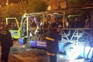 Ermenistan'da halk otob&uuml;s&uuml;nde patlama: 2 &ouml;l&uuml;