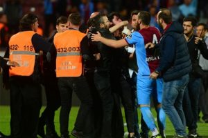 Fenerbah&ccedil;eli yıldızlar Pereira'yı g&ouml;klere &ccedil;ıkarttı