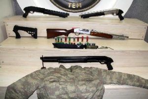 Adana'da PKK operasyonu: 16 g&ouml;zaltı