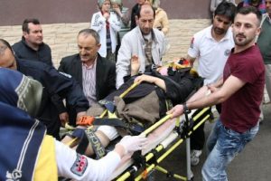 Bursa'da otomobil motosiklete &ccedil;arptı: 2 yaralı