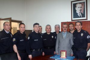 Bursa'da adliyenin emektar polisi emekli oldu