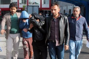 Konya'da torbacı operasyonu: 14 g&ouml;zaltı