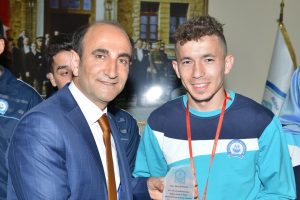 Yıldırımlı işitme engelli sporcu şampiyon oldu