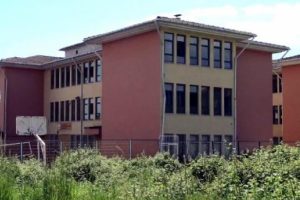&Ouml;ğrencileri taciz ettiği iddia edilen &ouml;ğretmen a&ccedil;ığa alındı