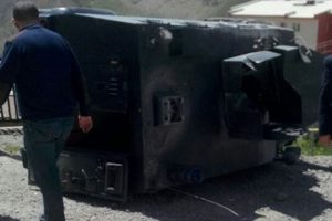 Hakkari'de zırhlı ara&ccedil; kaza yaptı: 2 polis ve 2 &ouml;ğrenci yaralandı