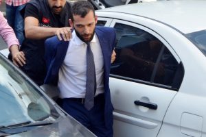 Onur &Ouml;zbizerdik hakkında yakalama kararı &ccedil;ıkarıldı