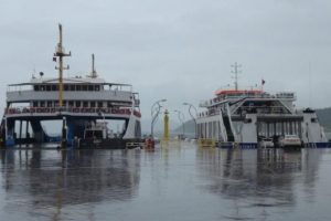 Gelibolu-Lapseki feribot seferlerine fırtına engeli