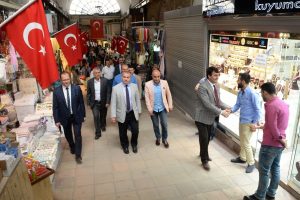 Bursa Osmangazi Belediye Başkanı D&uuml;ndar, &ccedil;arşı esnafıyla buluştu