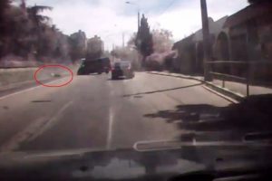 Motosikletli şahsın &ouml;ld&uuml;ğ&uuml; kaza kamerada