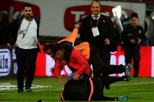 Volkan Bayarslan'a saldıran gencin kıyafetleri satışta