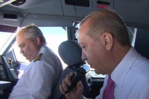 Erdoğan kokpitten 'D&uuml;nya Pilotlar G&uuml;n&uuml;'n&uuml; kutladı